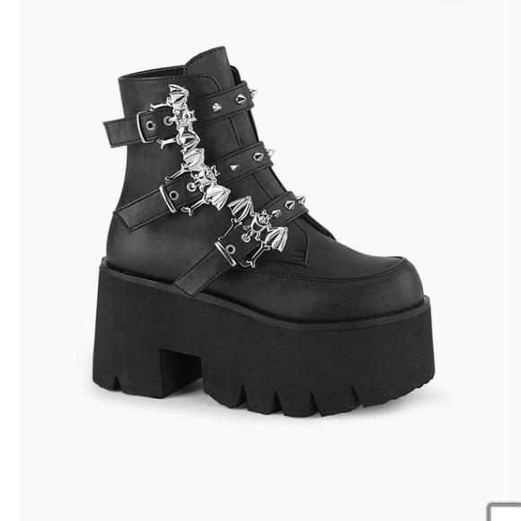 Gothic Bat Boots Demonia platform - Picture 2 of 3